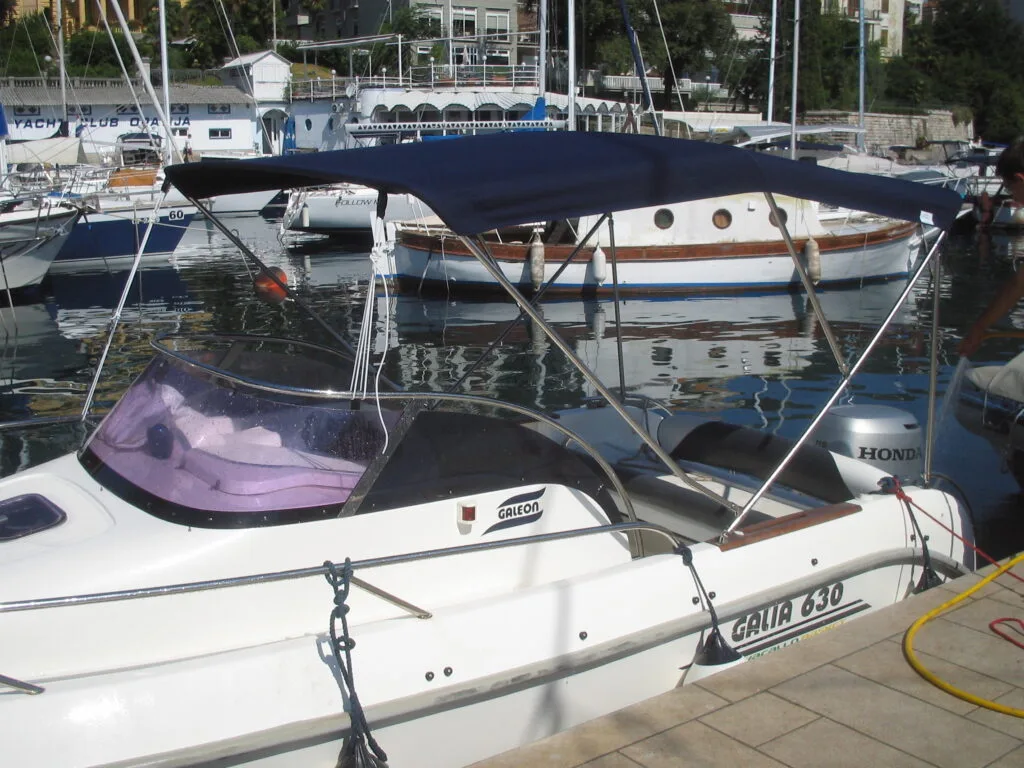Bimini tenda